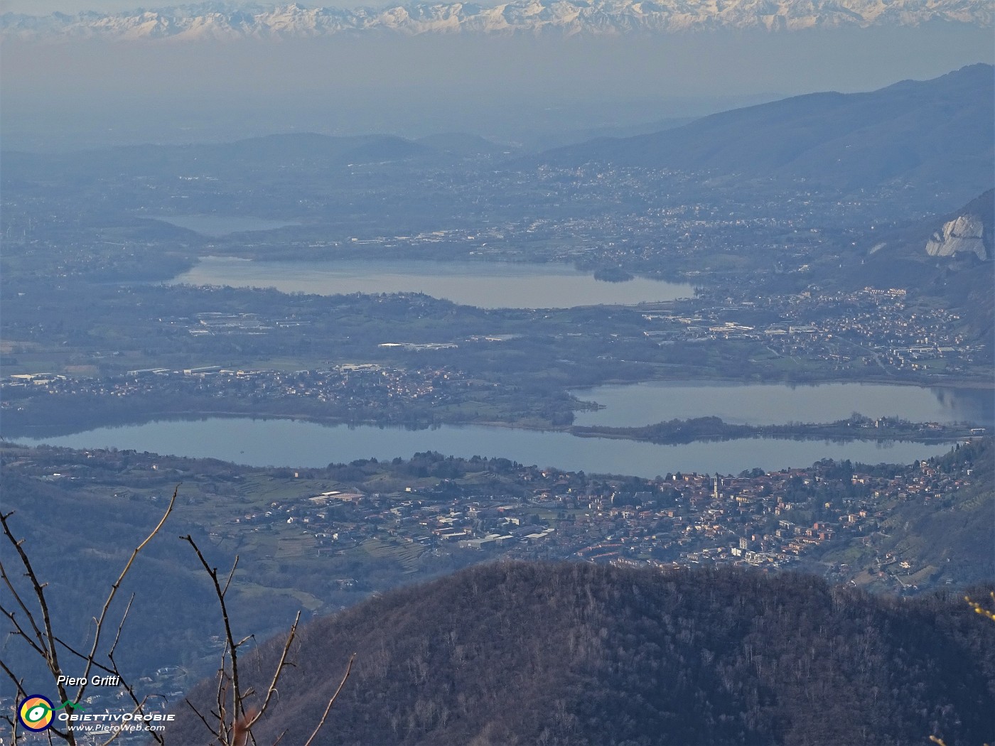 59 Zoom  verso il laghi di Annone e Pusiano.JPG